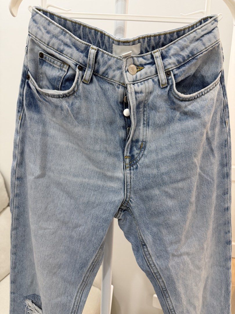 H&M Light Wash Distressed Button Fly Jeans (Category: Jeans) located in Talisay. Submitted by itslucym (Listing ID 1460890108, Image 2). Description: - H&M light wash denim jeans - Button fly closure - Distressed detailing on left thigh - Straight leg cut - Ideal for casual wear - Measurements available upon request - fits 27-29 - washed not worn .
