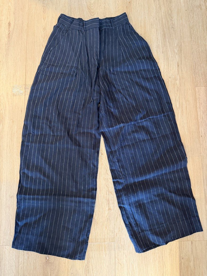 H&M Pinstripes Trousers (Category: Other Bottoms) located in Quezon City. Submitted by chanhr (Listing ID 1460716094, Image 1). Description: H&M Trousers Linen Pinstripes Deep blue High waisted US 2 Never worn .