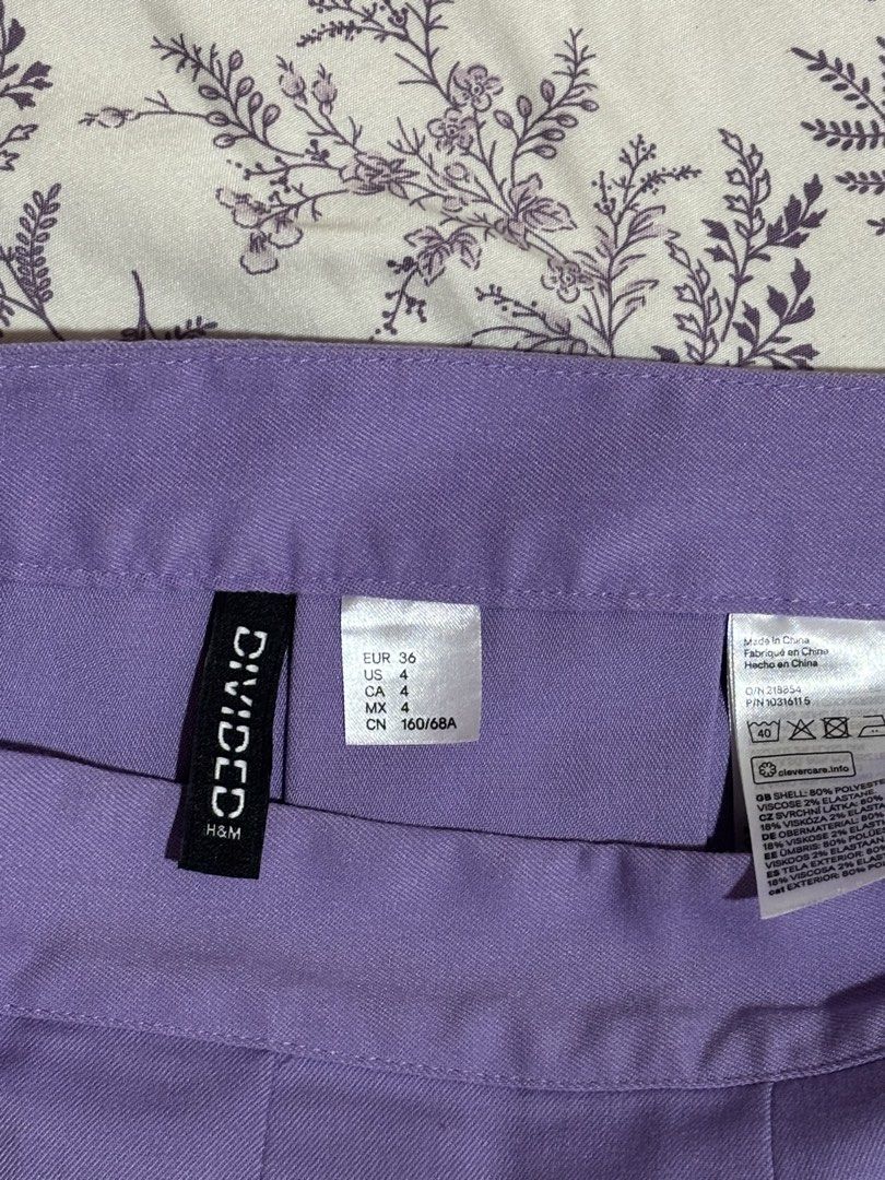 H&M PLEATED SKIRT (Category: Skirts) located in Iba. Submitted by byshannenkeith (Listing ID 1460892538, Image 2). Description: Tennis-style or school-uniform aesthetic Color Lilac/Purple Size Small-Medium 26-27 Used only once at Aurora Fest 2023 .