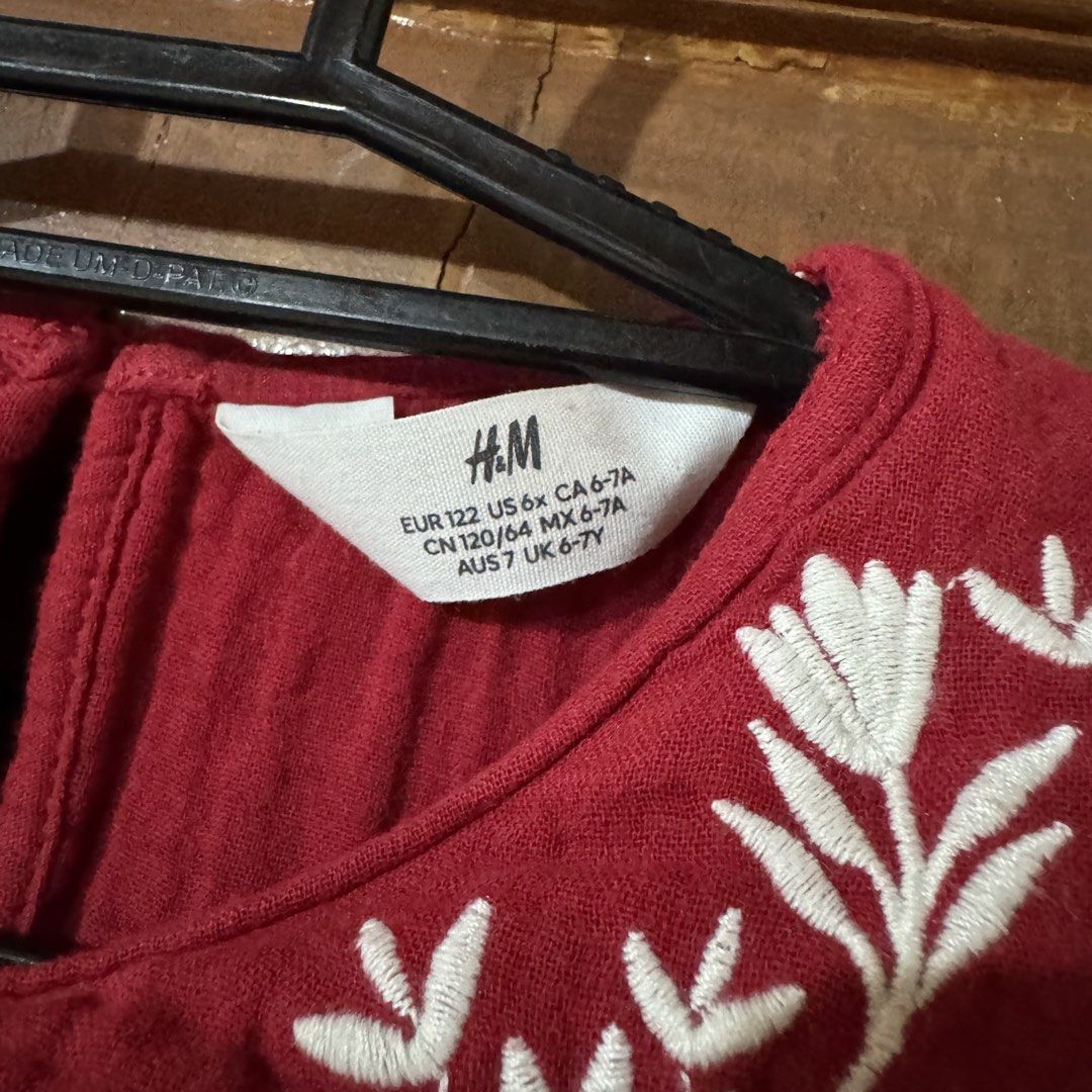 H&M Red Collared Dress 6-7T (Category: Babies & Kids Fashion) located in Quezon City. Submitted by akoysicha (Listing ID 1460723583, Image 3). Description: H&M Size on tag is 6-7 Like new, used once only.