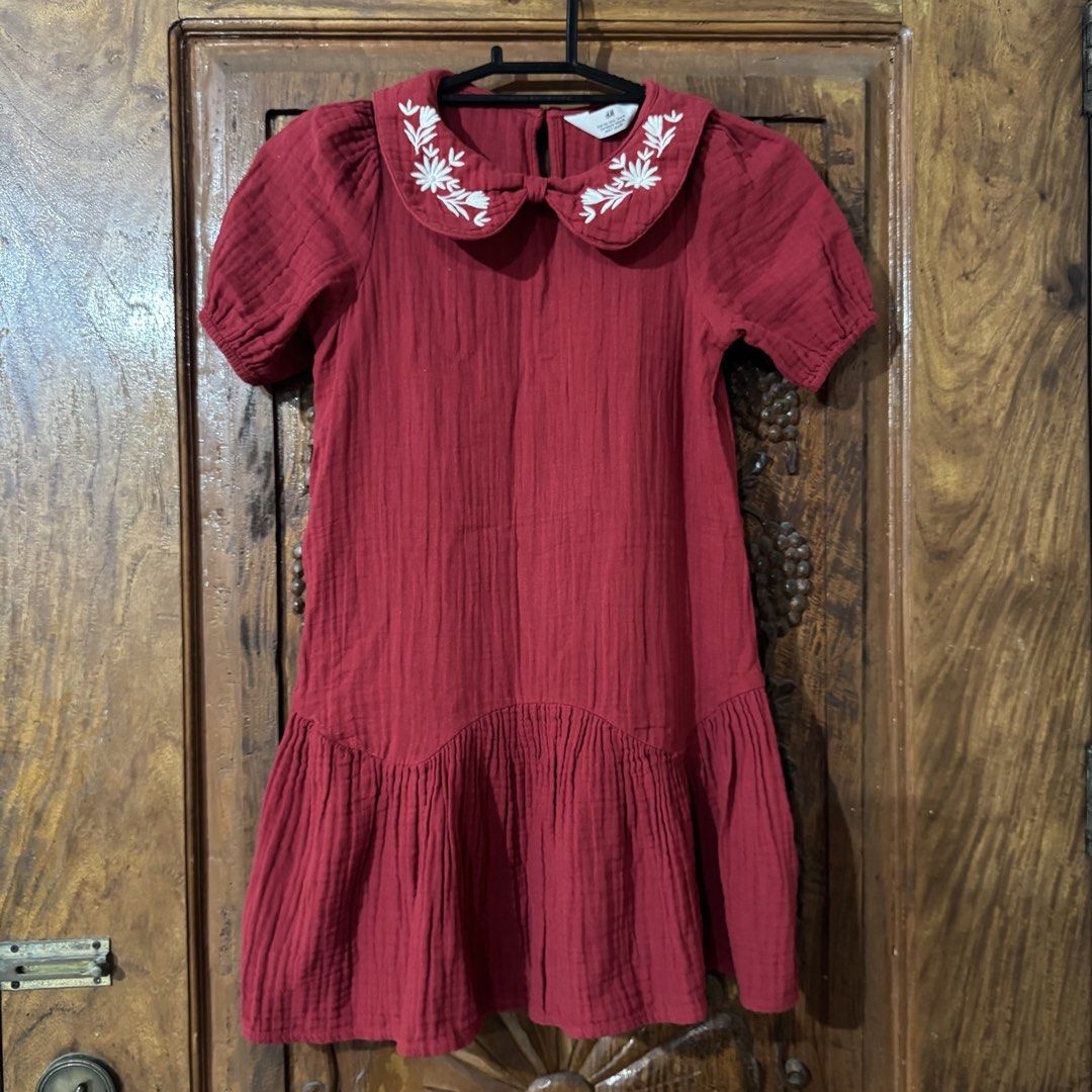 H&M Red Collared Dress 6-7T (Category: Babies & Kids Fashion) located in Quezon City. Submitted by akoysicha (Listing ID 1460723583, Image 1). Description: H&M Size on tag is 6-7 Like new, used once only.