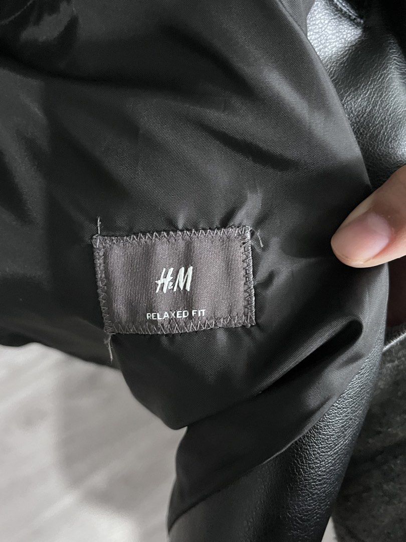 H&M RELAXED FIT UNCONSTRUCTED LEATHER JACKET (Category: Coats, Jackets and Outerwear) located in Manila. Submitted by bleumartiny (Listing ID 1460733986, Image 2). Description: for the price negotiable .