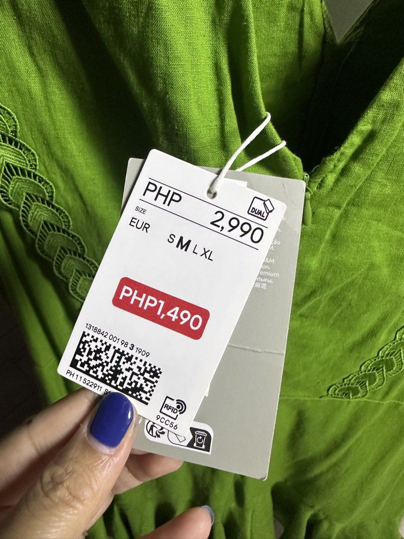 H&M Ruffled Dress (Category: Dresses) located in Pasig City. Submitted by iivyclutters (Listing ID 1460888021, Image 2). Description: - Vibrant bright green dress - Flattering V-neckline - Elegant pleated details - Delicate lace trim on neckline and sleeves - Playful ruffled hem - Ideal for casual outings or parties - Original Price: PHP 2,990 - Selling Price: PHP 1,490.