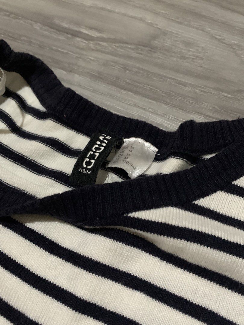 H&M Striped Short Sleeve Top Size M (Category: Blouses) located in Makati City. Submitted by bastiolarteee (Listing ID 1460870258, Image 2). Description: - Classic black and white striped top - Brand: H&M - Short sleeves - Crew neck - Ribbed hem and cuffs - Comfortable knit material - Ideal for casual wear or layering.