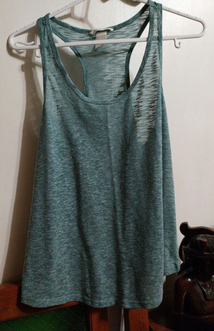 H&M tank top (Category: Activewear) located in Marikina City. Submitted by positivity.thriftshop (Listing ID 1460877488, Image 1). Description: 💟 H&M gym tank top bought in sg, never worn only washed nkatago lng sa closet. Size M 💚 MOP: GCash 🚚 Delivery Options: LBC or J&T only ( SF c/o buyer) 👎 NO Cancellation, return or exchange.