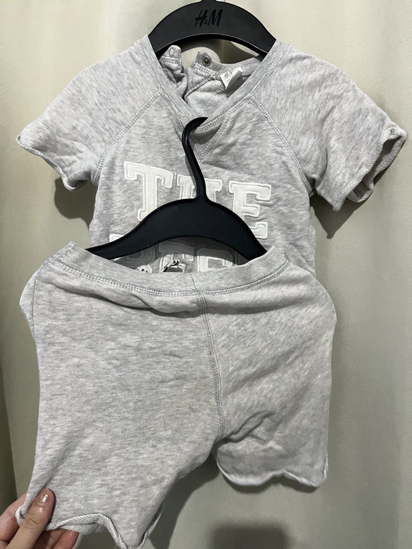 H&M Terno 9-12months (Category: Babies & Kids Fashion) located in Quezon City. Submitted by abbiecanoy (Listing ID 1460814895, Image 2). Description: H&M Terno Set 🩶✨ Super cute & comfy! Perfect everyday outfit for your little one. 🤍 👕 Top + Shorts 📏 Size: 9–12 months 🎨 Gray 🏷️ Original H&M ✨ Gently used / good condition Decluttering 💕 Grab this cute set for your little one!.
