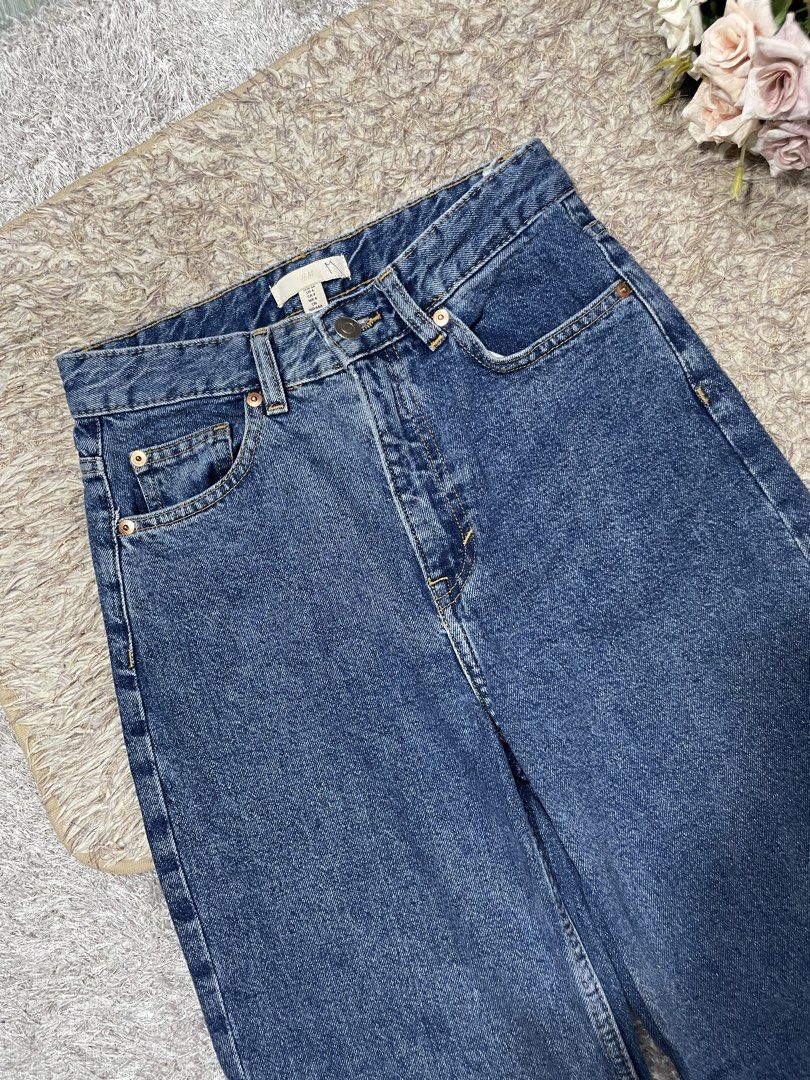 H&M Wide Leg Blue Denim Jeans (Category: Jeans) located in Manila. Submitted by rutchemari68583 (Listing ID 1460773063, Image 2). Description: - Classic blue denim jeans from H&M - High-waisted fit - Trendy wide-leg silhouette - Size: EUR 34 (US 2, CA 2) - Versatile for casual outfits - Easy to pair with any top - Secure button and zip closure Waistline 26-27 Length 39.