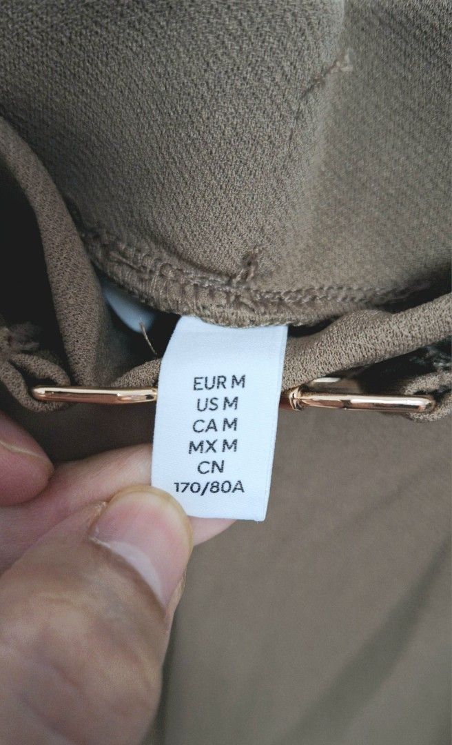 H&M Wide leg Brown Trousers (Category: Other Bottoms) located in La Trinidad. Submitted by styled.traded (Listing ID 1460820720, Image 3). Description: Size M W - 29" (high wasted) L - 41" Never been used.