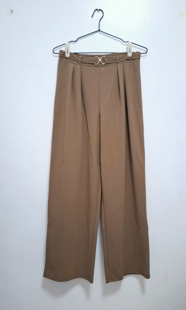 H&M Wide leg Brown Trousers (Category: Other Bottoms) located in La Trinidad. Submitted by styled.traded (Listing ID 1460820720, Image 1). Description: Size M W - 29" (high wasted) L - 41" Never been used.