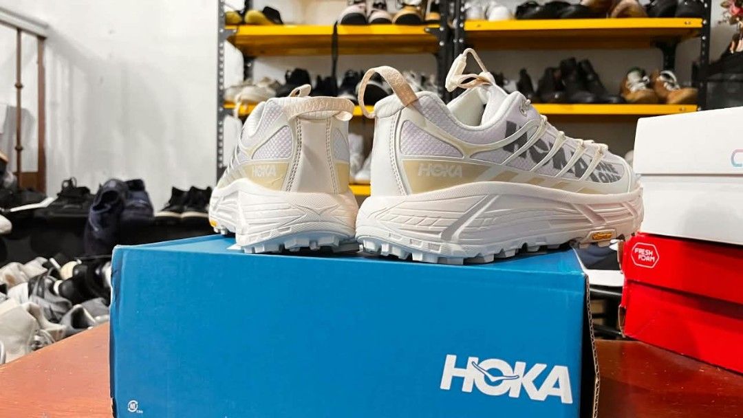 HOKA One Shoes (Category: Sneakers & Footwear) located in Cainta. Submitted by wichaelthriftstall (Listing ID 1460829478, Image 2). Description: BRAND NEW HOKA ONE Running Shoes (Trail & Hiking) ORIGINAL WITH BOX UNISEX 100percent pure GOOD CONDITION NO ISSUE OF COURSE. Size: 8.5 FOR MEN 42 9.5 FOR WOMEN . 42.5 this is free shipping Location - Cainta Rizal Sto.Domingo mode of pyment Gcash any transaction that can transfer thru gcash cards gotyme 