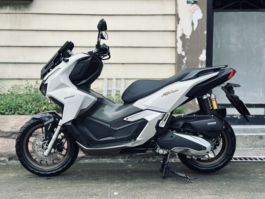 Honda ADV 160 (Category: Motorbikes for Sale) located in Pasig City. Submitted by llanzaron08 (Listing ID 1460769442, Image 1). Description: FOR SALE❗️❗️❗️ 🛵 Honda Adv 160 📂 Model: 2024 ✅Original Complete Documents OR CR ✅Original 2 Remote keys / code / compartment ✅All Stock Engine ✅All Lights Working ✅LTO Plate ✅Senlo Mdl ✅Loud Horn ✅RCB lever ✅RCB lever guard Good condition, gagamitin nalang, maayos manakbo Reason for selling di na nagagamit