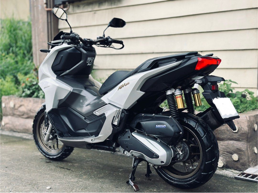 Honda ADV 160 (Category: Motorbikes for Sale) located in Pasig City. Submitted by llanzaron08 (Listing ID 1460769442, Image 3). Description: FOR SALE❗️❗️❗️ 🛵 Honda Adv 160 📂 Model: 2024 ✅Original Complete Documents OR CR ✅Original 2 Remote keys / code / compartment ✅All Stock Engine ✅All Lights Working ✅LTO Plate ✅Senlo Mdl ✅Loud Horn ✅RCB lever ✅RCB lever guard Good condition, gagamitin nalang, maayos manakbo Reason for selling di na nagagamit