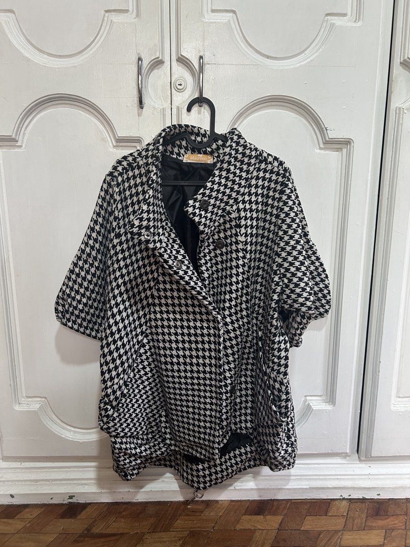 Houndstooth Short Sleeve blazer Jacket (Category: Coats, Jackets and Outerwear) located in Meycauayan. Submitted by ms.einz (Listing ID 1460767431, Image 1). Description: - Chic houndstooth pattern jacket - Short sleeves and collared design - Front button closure for easy wear - Functional pockets included - Ideal outerwear for stylish layering.