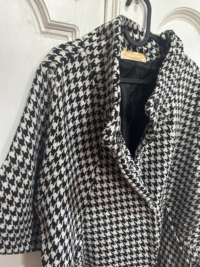 Houndstooth Short Sleeve blazer Jacket (Category: Coats, Jackets and Outerwear) located in Meycauayan. Submitted by ms.einz (Listing ID 1460767431, Image 2). Description: - Chic houndstooth pattern jacket - Short sleeves and collared design - Front button closure for easy wear - Functional pockets included - Ideal outerwear for stylish layering.