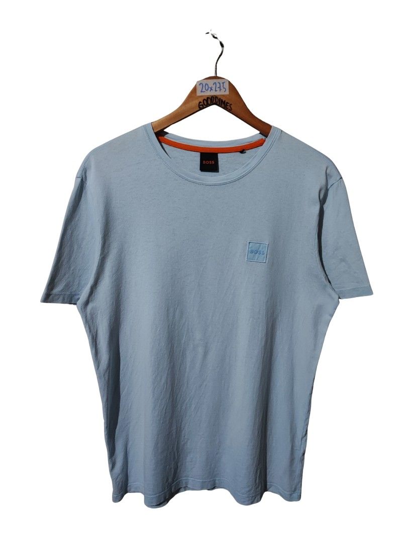 HUGO BOSS TONAL SQUARE CHEST LOGO TEE (Category: Tshirts & Polo Shirts ) located in Iloilo. Submitted by gooddimes (Listing ID 1460915603, Image 1). Description: Hugo Boss Tonal Square Chest Logo Tee Authentic Light Blue color Size on tag: Medium Dimes: 20Wx27.5L Issue/s: Minimal stain front part, need wash Color rate: 9.5/10 Good condition ₱850 Reminders: - All items are thrifted, please manage your expectations - Color may vary due to lighting 
