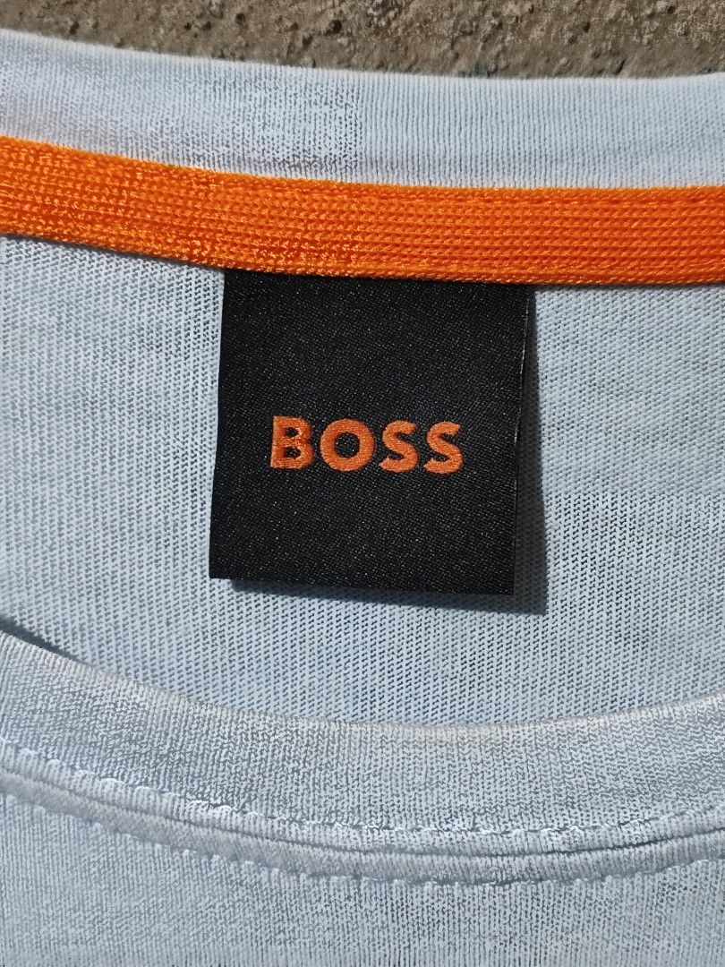 HUGO BOSS TONAL SQUARE CHEST LOGO TEE (Category: Tshirts & Polo Shirts ) located in Iloilo. Submitted by gooddimes (Listing ID 1460915603, Image 3). Description: Hugo Boss Tonal Square Chest Logo Tee Authentic Light Blue color Size on tag: Medium Dimes: 20Wx27.5L Issue/s: Minimal stain front part, need wash Color rate: 9.5/10 Good condition ₱850 Reminders: - All items are thrifted, please manage your expectations - Color may vary due to lighting 