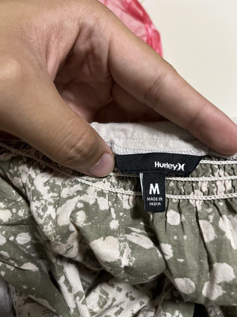 Hurley Strapless Dresses (Category: Blouses) located in Kabankalan. Submitted by zeich_thrift (Listing ID 1460807794, Image 3). Description: Hurley Strapless Dresses 14x26 Excellent condition Need deep wash.