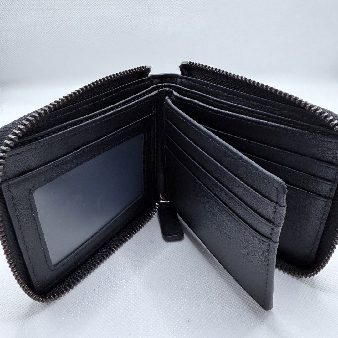 Hush Puppies Wallet Unisex (Category: Wallets & Card holders) located in Quezon City. Submitted by ajandstevenshopscorner (Listing ID 1460806976, Image 2). Description: .