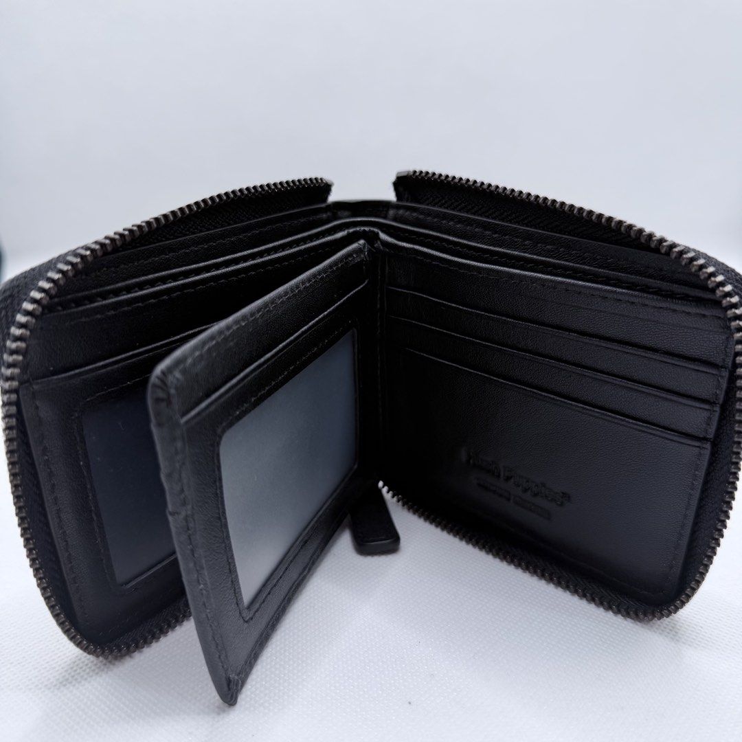 Hush Puppies Wallet Unisex (Category: Wallets & Card holders) located in Quezon City. Submitted by ajandstevenshopscorner (Listing ID 1460806976, Image 3). Description: .