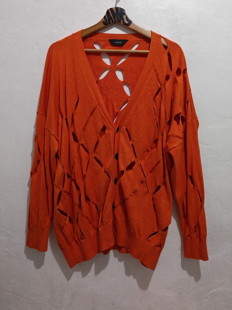 INITIAL FASHION CARDIGAN (Category: Coats, Jackets and Outerwear) located in Pili. Submitted by janrypalmerodelima (Listing ID 1460857055, Image 1). Description: INITIAL FASHION CARDIGAN DIMES: 25X27 CONDITION: EXCELLENT COLOR RATE: 10/10 ISSUE: NONE.