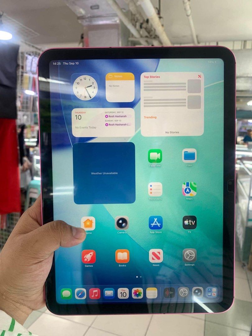 iPad 11th Gen 128GB WIFI CELLULAR No Issue Secondhand (Category: iPad) located in Pasig City. Submitted by FarAndRayShop (Listing ID 1460782690, Image 3). Description: OPEN FOR SWAP/SELLING/BUYING (RFS: Buy and Sell) Price: 28,499 iPad 11th Gen 128GB •CELLULAR •NO HIDDEN ISSUES •TEST TO SAWA •Authentic Phone Physical store in Greenhills Shopping Center XD-09 Stall Number Look For Rayray Or Anika NO CASH INSTALLMENT We are open also for : *CREDITC