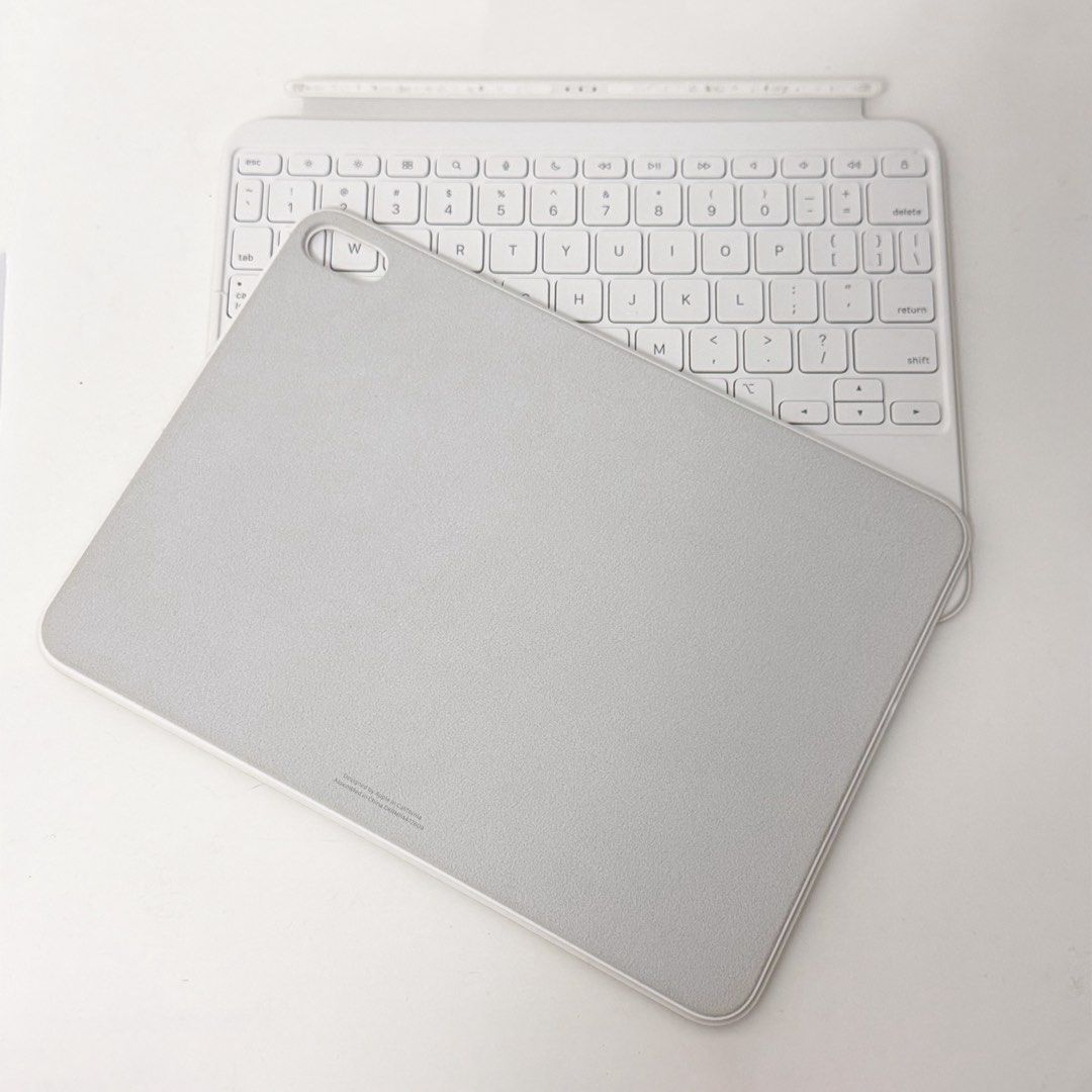iPad Magic Keyboard Folio (For A16 & 10th gen) (Category: Other Mobile & Gadget Accessories) located in Las Pinas. Submitted by thetbrclub (Listing ID 1460870379, Image 3). Description: iPad Magic Keyboard Folio ✨ For iPad A16 (11th gen) or 10th gen ✨ Has minor signs of usage ✨ No issues, all keys are working ✨ Still negotiable ✨ With box, complete inclusions ✨ RFS: Upgraded to macbook ✨ Location: Las Piñas.
