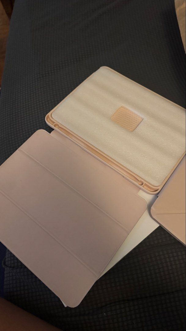IPAD Pro 11 Case (Category: iPad) located in Quezon City. Submitted by dominiqueboutique_ (Listing ID 1460913830, Image 2). Description: - Specifically designed for iPad Pro 11 - Sleek and modern aesthetic - Offers protection for your device - FREE Y fold case but with heavy signs of usage (can be cleaned).