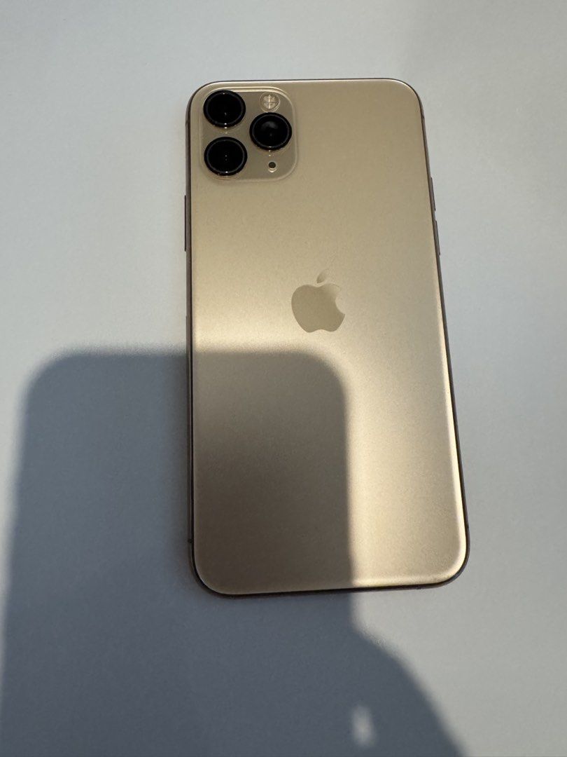 Iphone 11 pro 64gb (Category: iPhone 11 Series) located in Taguig. Submitted by almero22 (Listing ID 1460800892, Image 1). Description: Battery -71 % Cannot use a SIM. Works thru wifi internet. .