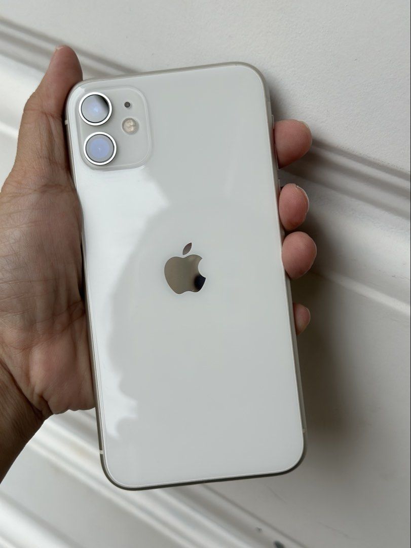 Iphone 11 used (Category: iPhone 11 Series) located in Batangas. Submitted by enyahsnivl56498 (Listing ID 1460776118, Image 1). Description: Hindi pa nabubuksan original lahat.