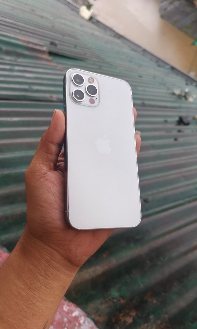 IPHONE 12 PRO 256 (Category: iPhone 12 Series) located in Manila. Submitted by ladylyseria14 (Listing ID 1460919443, Image 2). Description: ALL GOODS EXCEPT: WALANG FACE ID NAPALITAN NA CAM AND BATTERY ESIM AND WIFI USE PERO GOODS NAGAGAMIT KO SYA FOR MESSAGING AND CALLS USING E SIM.