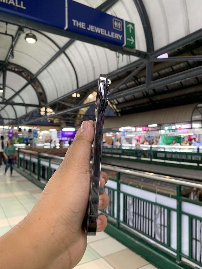 iPhone 13 Pro Max 128GB Factory Unlock No Issue Secondhand (Category: iPhone 13 Series) located in Pasig City. Submitted by FarAndRayShop (Listing ID 1460780876, Image 2). Description: OPEN FOR SWAP/SELLING/BUYING (RFS: Buy and Sell) Price: 27,499 iPhone 13 Pro Max 128GB •FACTORY UNLOCK •NO HIDDEN ISSUES •TEST TO SAWA •Authentic Phone Physical store in Greenhills Shopping Center XD-09 Stall Number Look For Rayray Or Anika NO CASH INSTALLMENT We a