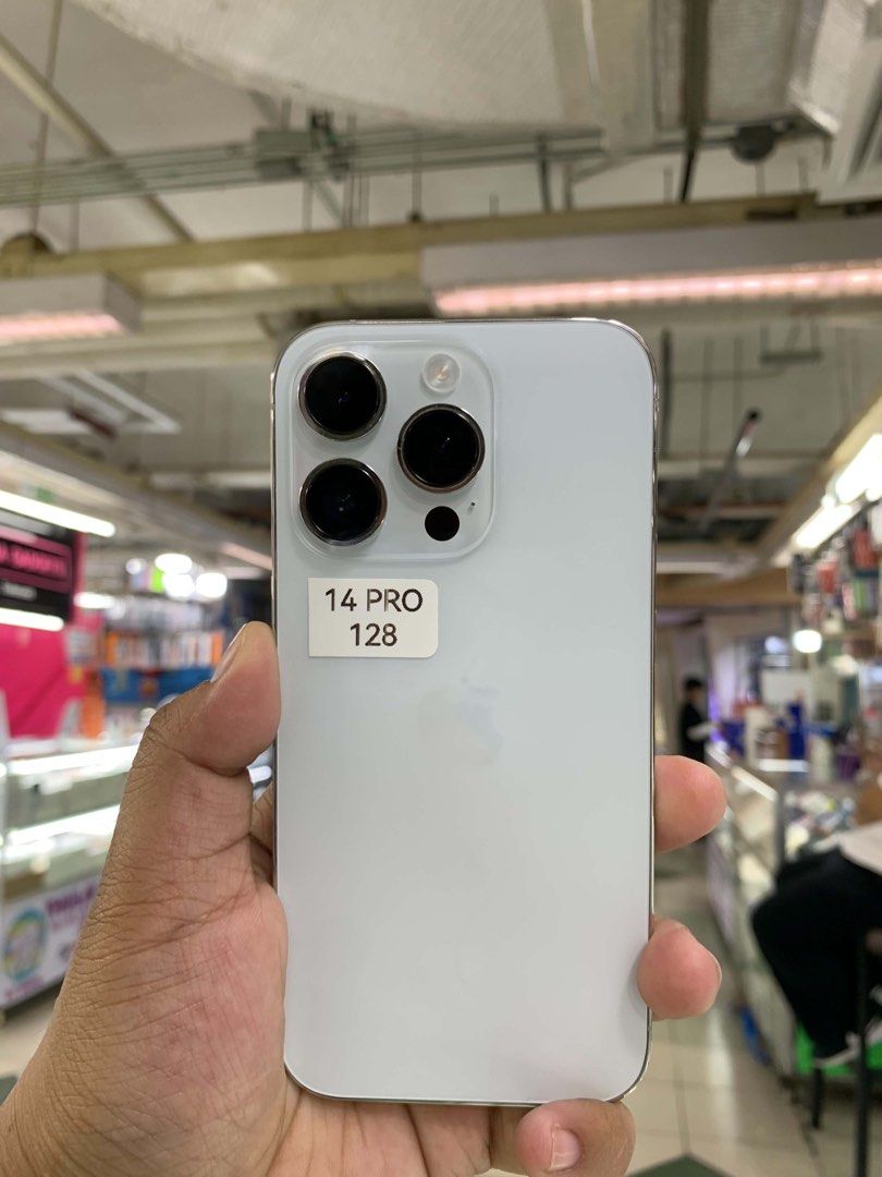 iPhone 14 Pro 128GB Factory Unlock No Issue Secondhand (Category: iPhone 14 Series) located in Pasig City. Submitted by FarAndRayShop (Listing ID 1460779559, Image 2). Description: OPEN FOR SWAP/SELLING/BUYING (RFS: Buy and Sell) Price: 30,499 iPhone 14 Pro 128GB •FACTORY UNLOCK •NO HIDDEN ISSUES •TEST TO SAWA •Authentic Phone Physical store in Greenhills Shopping Center XD-09 Stall Number Look For Rayray Or Anika NO CASH INSTALLMENT We are open 