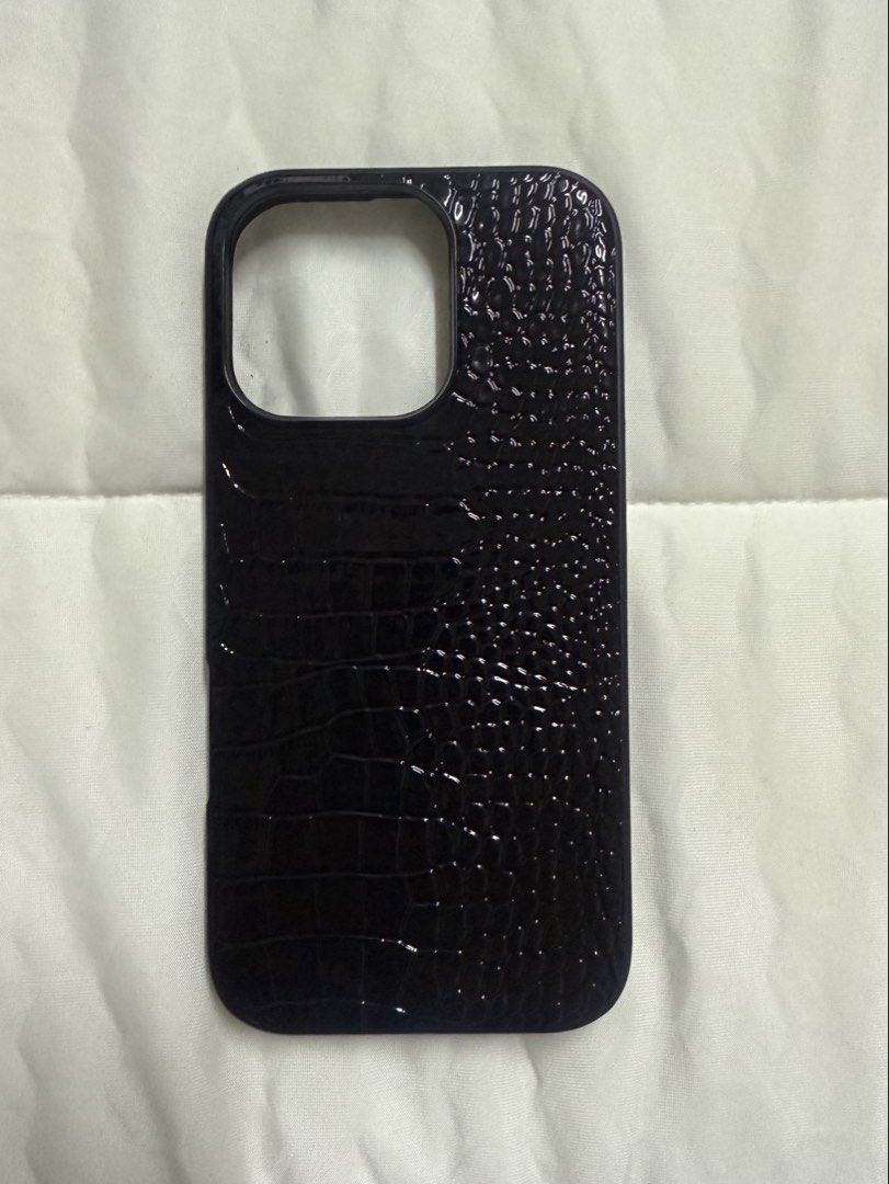 Iphone 16 Pro Faux Crocodile Leather Case (Category: Cases & Sleeves) located in Paranaque City. Submitted by esprit23 (Listing ID 1460797277, Image 1). Description: Was bought in Italy Never been used RFS: Extra .