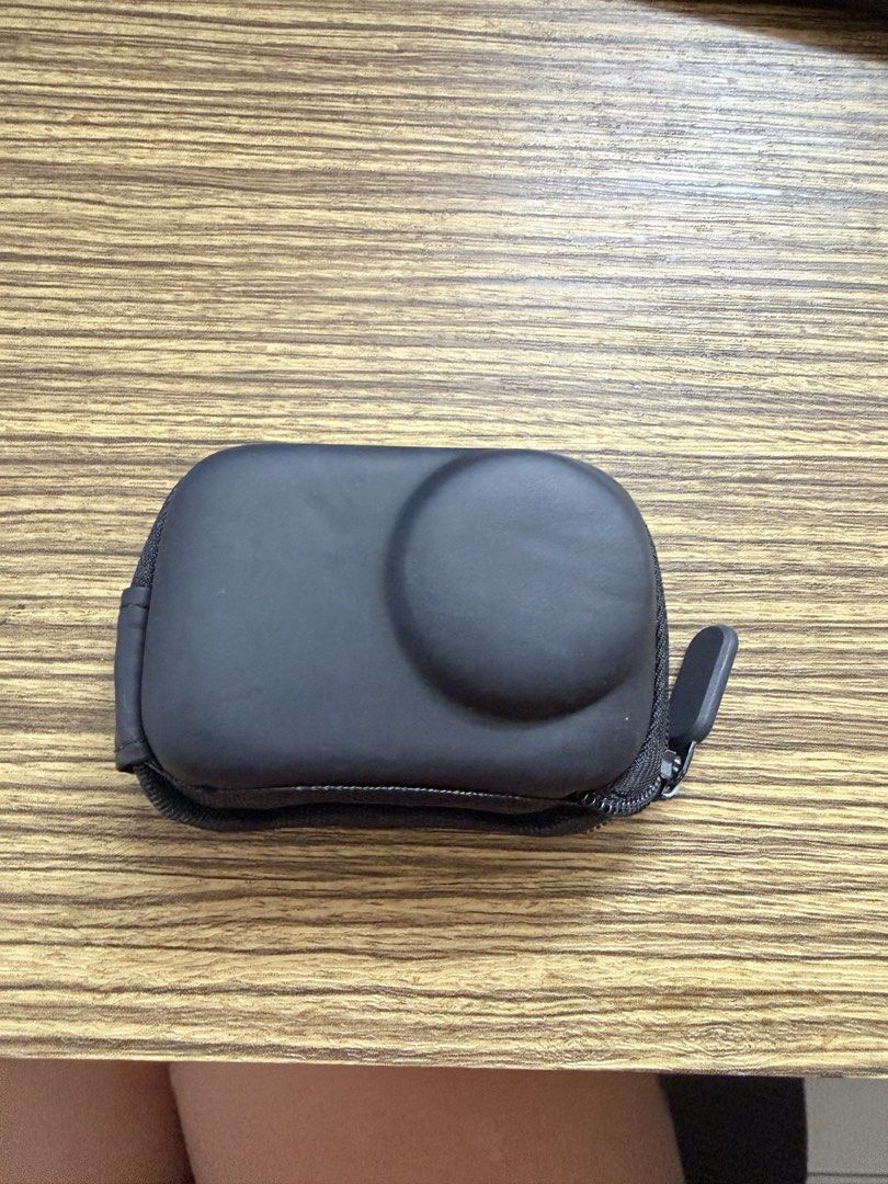 Iphone 17 accessories (Category: Cases & Sleeves) located in Manila. Submitted by kalelina (Listing ID 1460747829, Image 3). Description: Selling as bundle/ as is -Iphone 17 pro case -Lens protection/phone clamp/holder -Bluetooth microphone -Action camera storage .