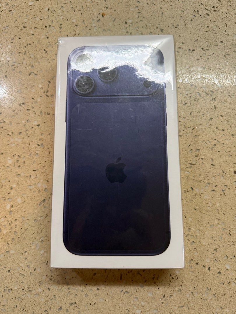 iPhone 17 pmax (Category: iPhone 17 Series) located in Caloocan City. Submitted by krabby0 (Listing ID 1460737377, Image 1). Description: Bnew.