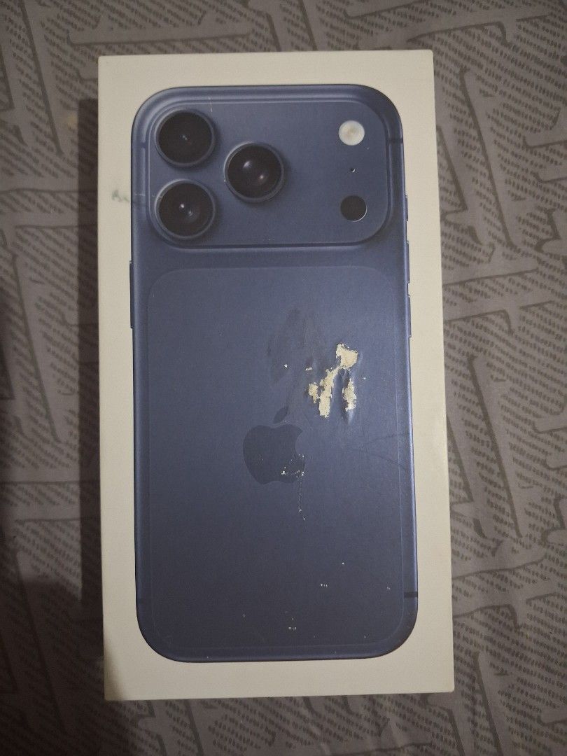 Iphone 17 Pro (Category: iPhone 17 Series) located in Cavite. Submitted by cilenat (Listing ID 1460810316, Image 1). Description: Iphone 17 pro Brandnew sealed openline 256GB.