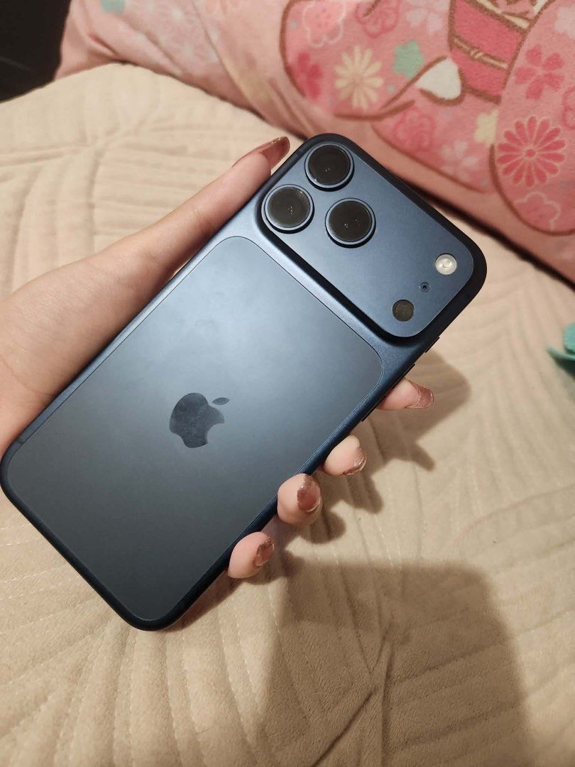 iPHONE 17 pro max 256Gb (Category: Cases & Sleeves) located in Makati City. Submitted by bravelion_cea1db (Listing ID 1460829789, Image 3). Description: Lightly used OPENLINE Pristine condition Batt health 92% Free casings around 12 pcs Bought in PowerMac greenbelt Complete inclusions.