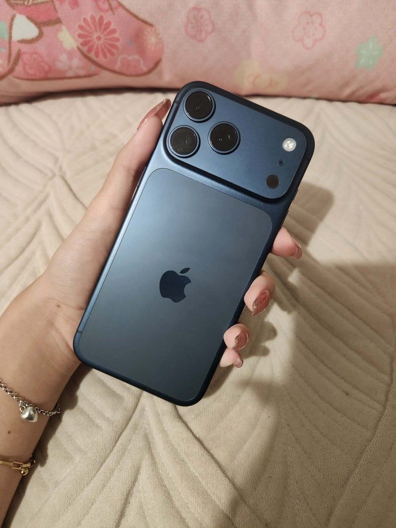 iPHONE 17 pro max 256Gb (Category: Cases & Sleeves) located in Makati City. Submitted by bravelion_cea1db (Listing ID 1460829789, Image 1). Description: Lightly used OPENLINE Pristine condition Batt health 92% Free casings around 12 pcs Bought in PowerMac greenbelt Complete inclusions.