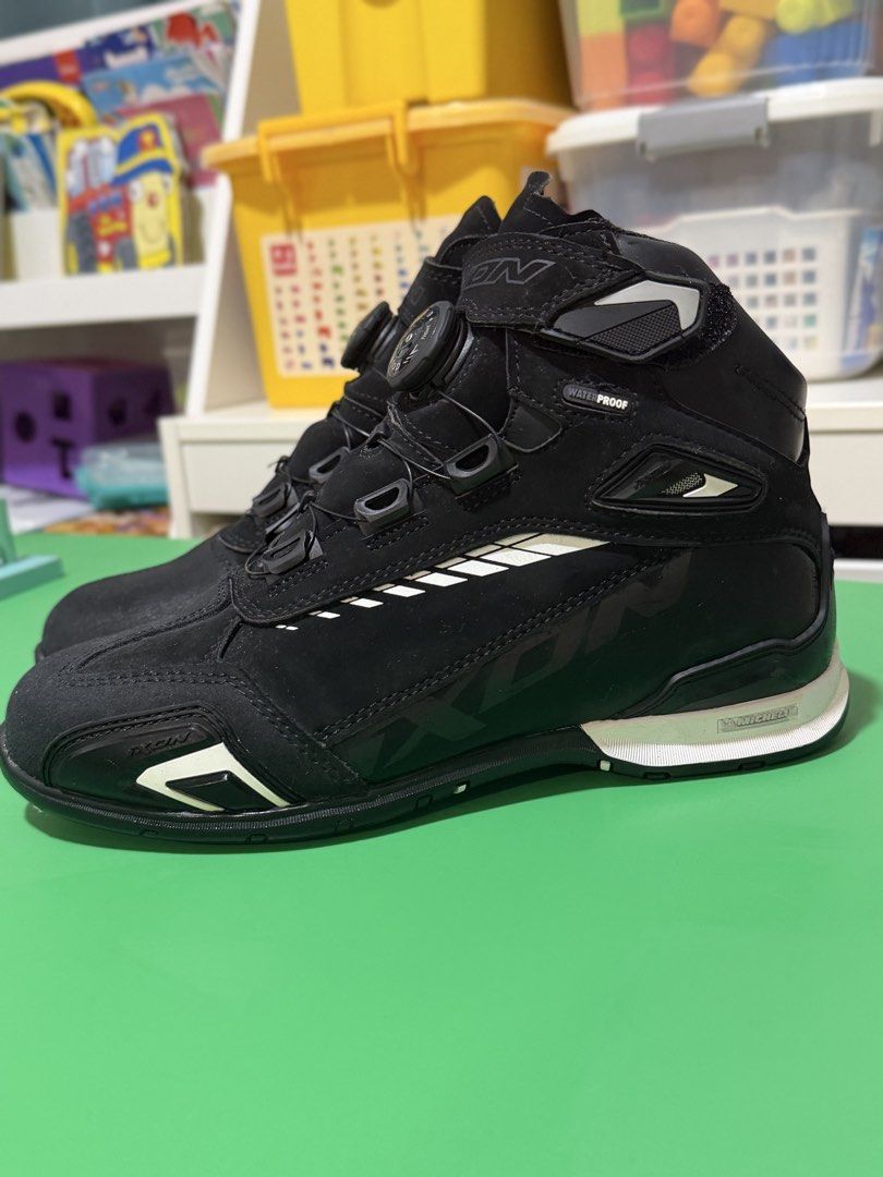 Ixon motorcycle shoes (Category: Boots) located in Marikina City. Submitted by sisbasco999 (Listing ID 1460867037, Image 1). Description: .