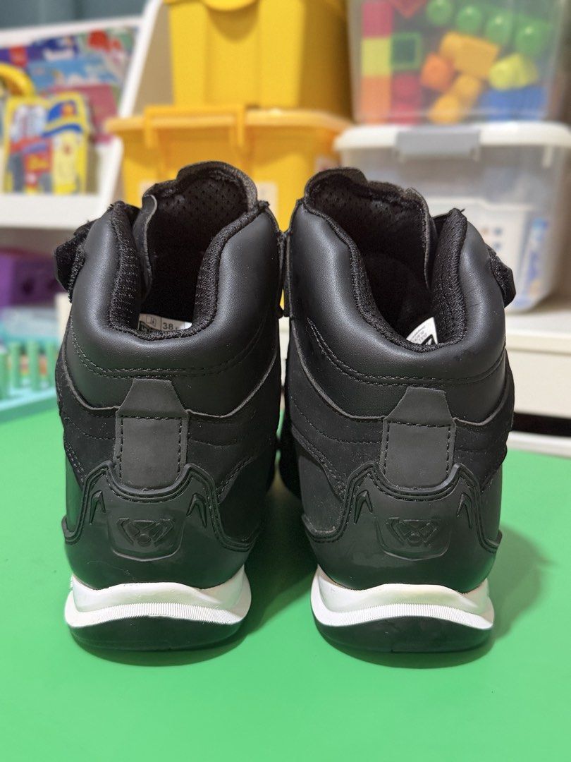 Ixon motorcycle shoes (Category: Boots) located in Marikina City. Submitted by sisbasco999 (Listing ID 1460867037, Image 2). Description: .