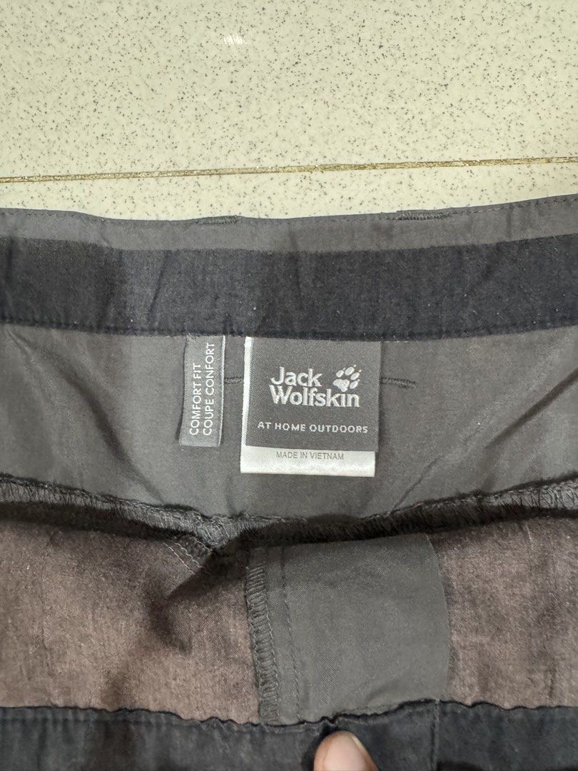 JACK WOLF SKIN Cargo shorts (Category: Shorts) located in Cagayan de Oro. Submitted by thriftcgyph (Listing ID 1460803027, Image 2). Description: JACK WOLF SKIN ₱600 NO ISSUE COLOE RATE: 9/10 XL SIZE ON TAG L: 20 W: 38.