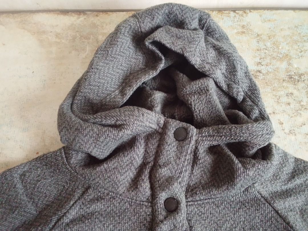 Jacket US Columbia (Category: Activewear) located in Los Banos. Submitted by mania-62906 (Listing ID 1460794852, Image 2). Description: Authentic. US Medium. Grey. Like New. Very good condition. Heavy duty type.