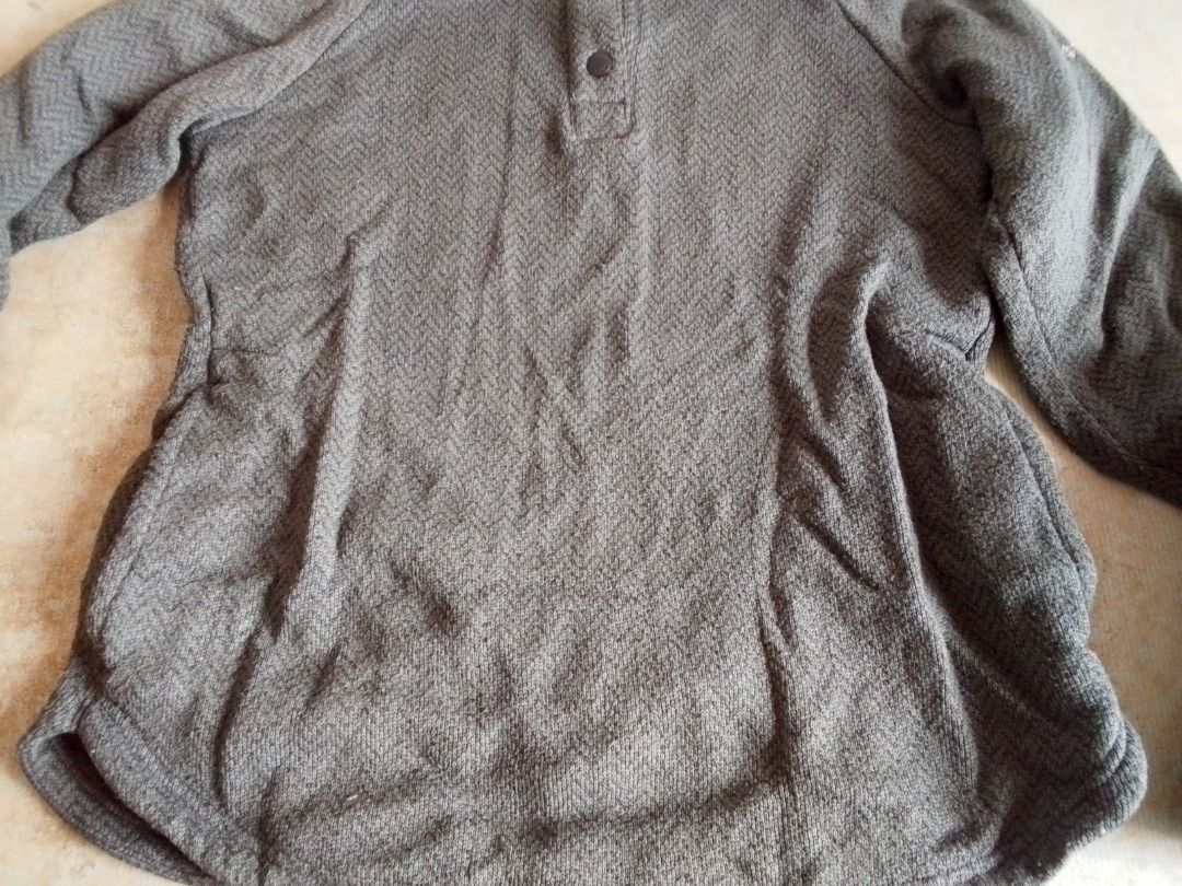 Jacket US Columbia (Category: Activewear) located in Los Banos. Submitted by mania-62906 (Listing ID 1460794852, Image 3). Description: Authentic. US Medium. Grey. Like New. Very good condition. Heavy duty type.