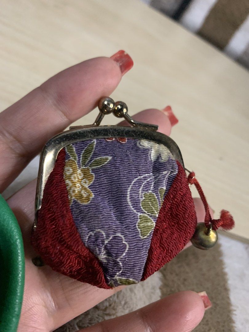 Japan bundle micro purse (Category: Purses & Pouches) located in Cabanatuan. Submitted by mjluxxejapan (Listing ID 1460800742, Image 2). Description: Fixed price signs of aged vintage n po cla c floral mganda pa .. goods p cla gamitin Mganda Cla key chain purse maliit lng po mga yan .