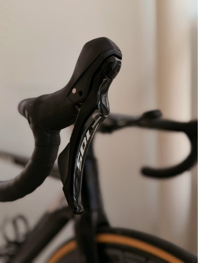 Java fuoco roadbike (Category: Bicycles) located in Singapore. Submitted by sig_ma_male (Listing ID 1460765758, Image 7). Description: Price is negotiable , bike was recently serviced full carbon java fuoco size 48 decaf ariete integrated cockpit ultegra crank shimano 105 shifters shimano 105 groupset kmc sl speed chain(chain snapped,will replace soon with better chain) carbon speedo mount carbon java seatpost fizik bw saddle (extra accessories) 
