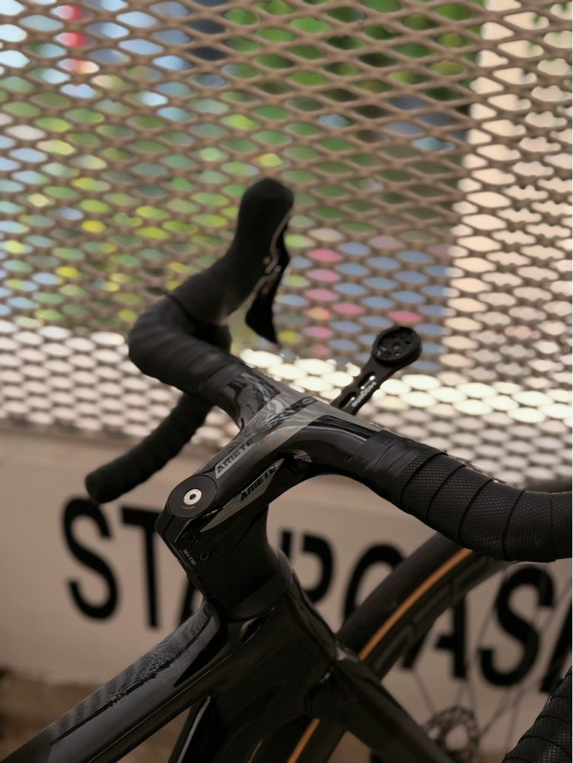 Java fuoco roadbike (Category: Bicycles) located in Singapore. Submitted by sig_ma_male (Listing ID 1460765758, Image 3). Description: Price is negotiable , bike was recently serviced full carbon java fuoco size 48 decaf ariete integrated cockpit ultegra crank shimano 105 shifters shimano 105 groupset kmc sl speed chain(chain snapped,will replace soon with better chain) carbon speedo mount carbon java seatpost fizik bw saddle (extra accessories) 