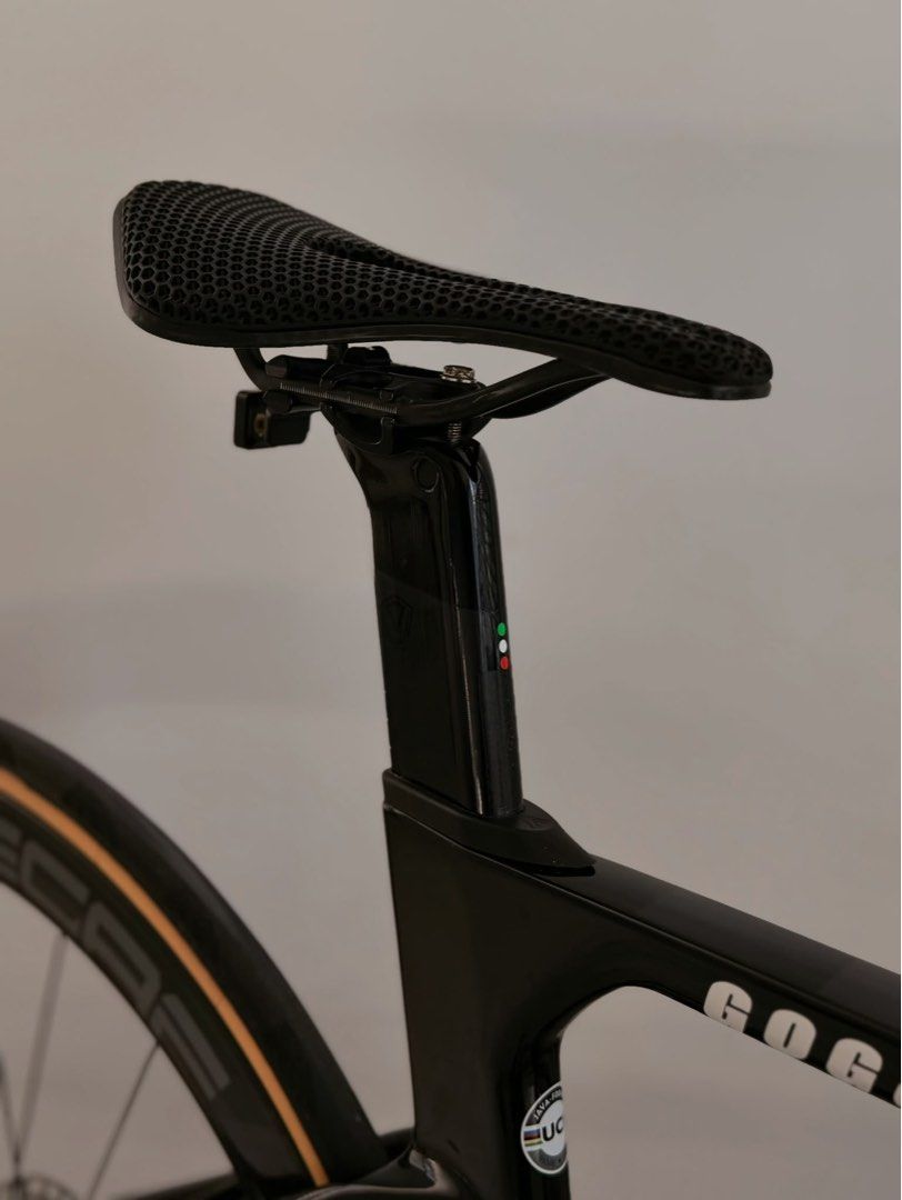 Java fuoco roadbike (Category: Bicycles) located in Singapore. Submitted by sig_ma_male (Listing ID 1460765758, Image 5). Description: Price is negotiable , bike was recently serviced full carbon java fuoco size 48 decaf ariete integrated cockpit ultegra crank shimano 105 shifters shimano 105 groupset kmc sl speed chain(chain snapped,will replace soon with better chain) carbon speedo mount carbon java seatpost fizik bw saddle (extra accessories) 