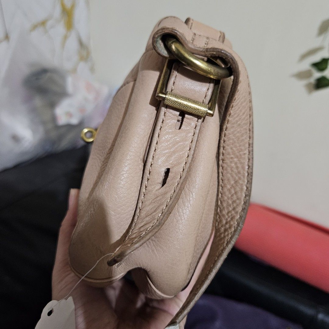j.crew Small Square Pink Crossbody Bag (Category: Cross-body Bags) located in Digos. Submitted by marianfinds (Listing ID 1460799694, Image 2). Description: Authentic/preloved item. Actual photos posted. Please check all photos and details carefully before purchasing. Minor signs of use may be present. 📌Please manage your expectations this is not brandnew Walk in buyers are always welcome!✨️ 📍Location: Lim extension,Digos City Davao Del Sur,bes