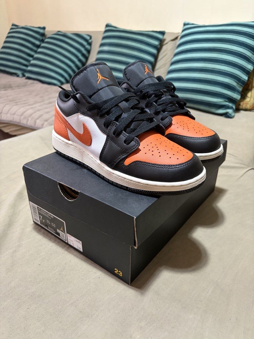 Jordan 1 Low "Shattered Backboard" (Category: Sneakers) located in Manila. Submitted by jame_11 (Listing ID 1460715006, Image 1). Description: Jordan 1 Low "Shattered Backboard" Size 7Y 25CM 40EUR Used Once, Good as New.