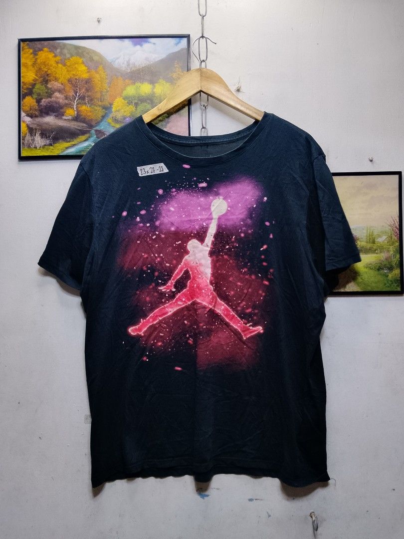 Jordan big logo tee (Category: Tshirts & Polo Shirts ) located in Valenzuela. Submitted by joshwrldselection (Listing ID 1460777842, Image 1). Description: large - xl very good condition need wash / slighty loose neck thrift..